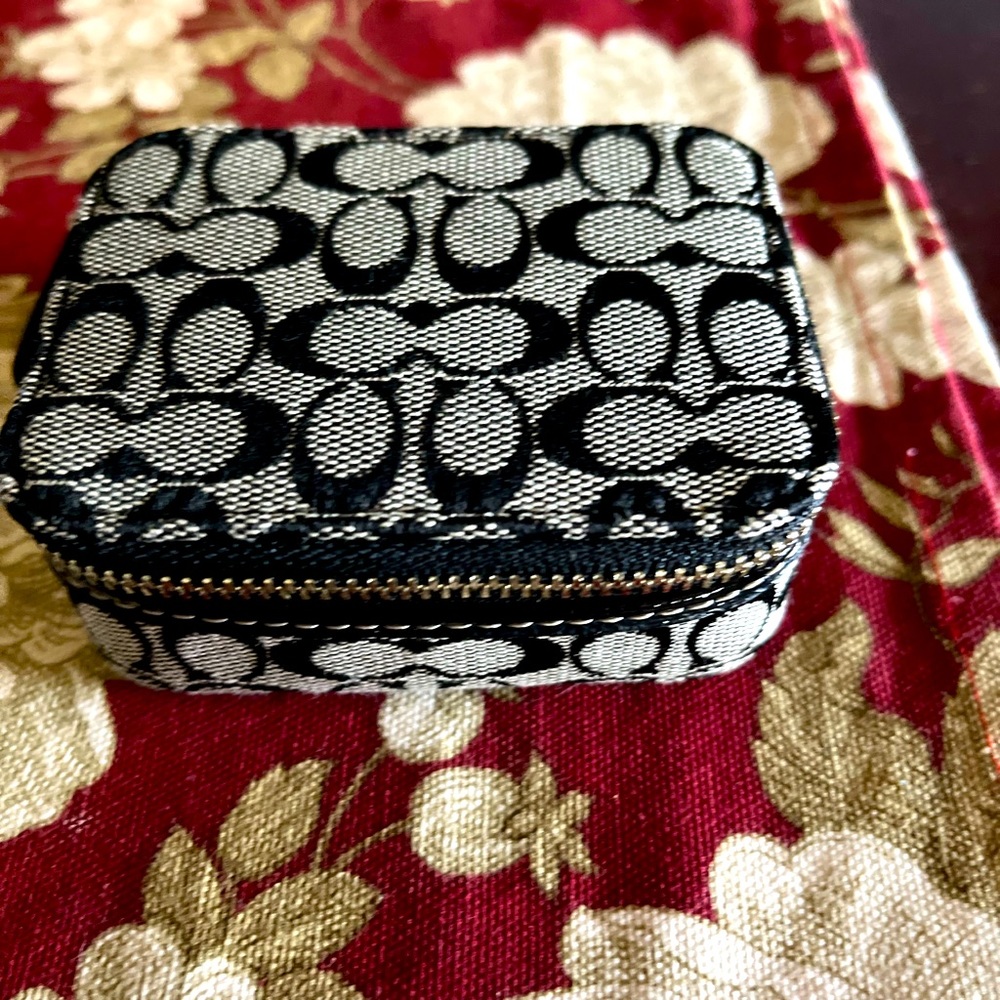 🌸🌸COACH PILL CASE🌸🌸